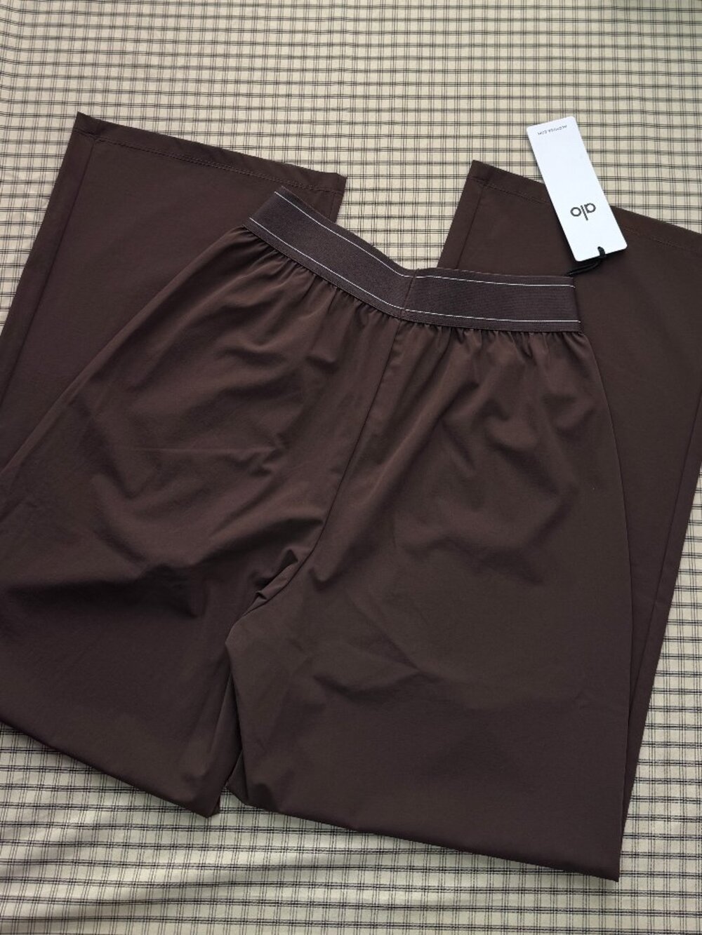 ALO Yoga Wide Leg Pants in Dark Brown - Picture 4 of 9